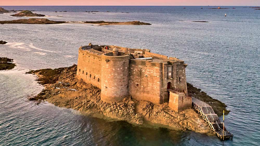 gite de boscornou chateau du taureau